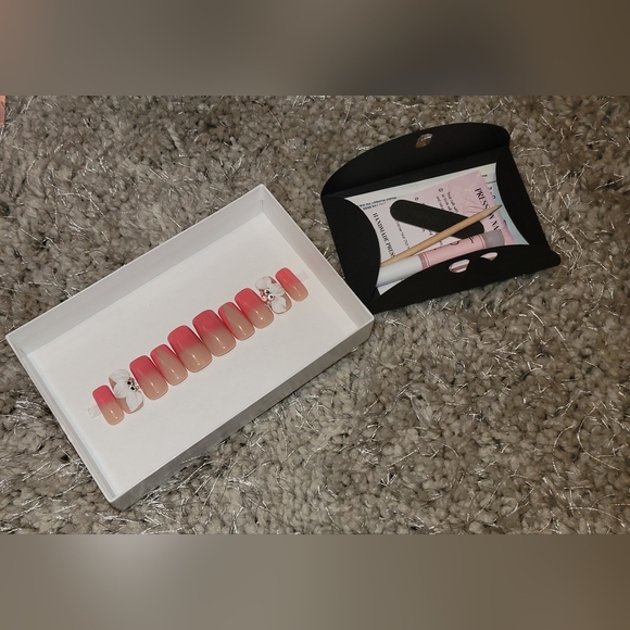 Reusable Peach Blossom Press On Nails - Size L/Medium Square - Picture 4 of 5